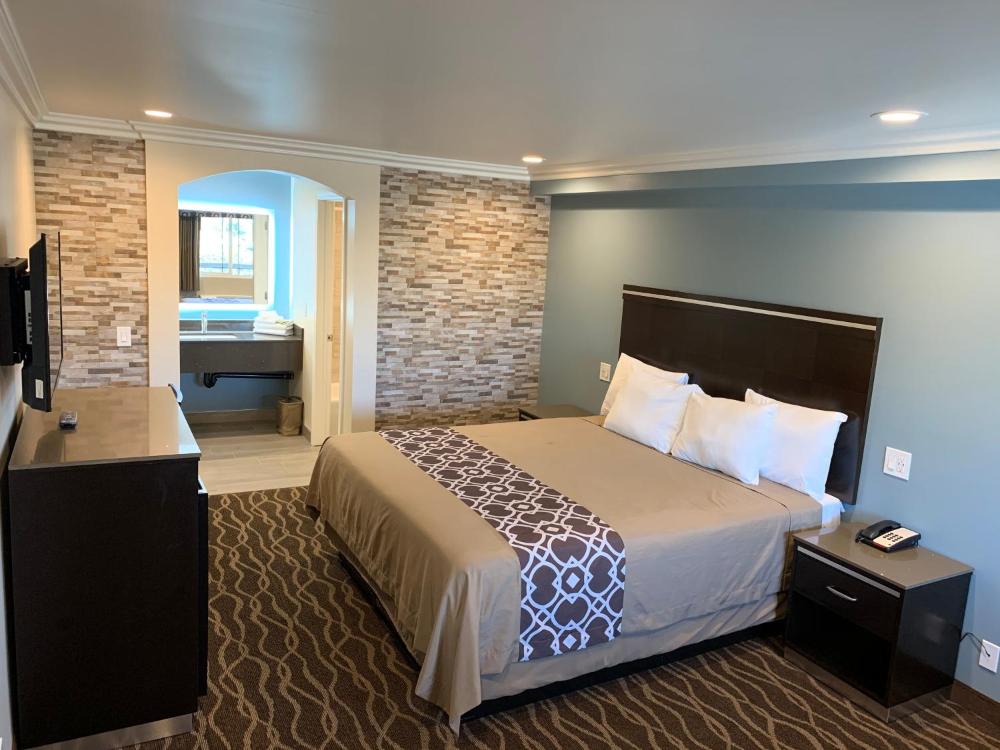 Deluxe King Room interior